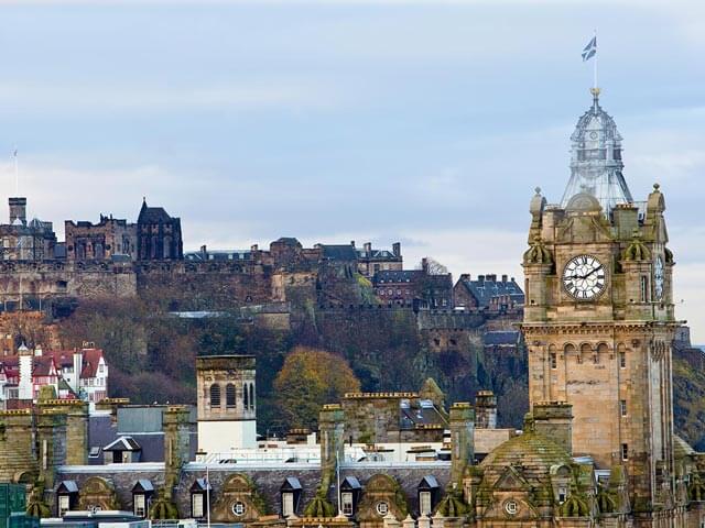 Book a flight and hotel in Edinburgh with eDreams