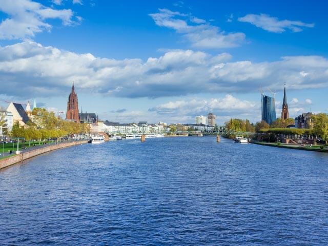 Book your flight to Frankfurt with eDreams