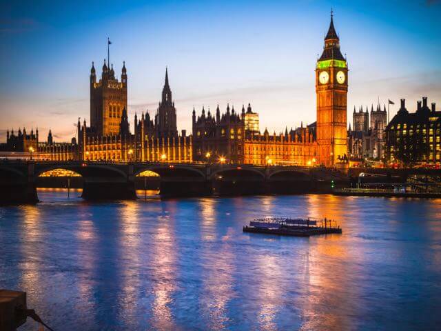 Book a flight and hotel in London with eDreams