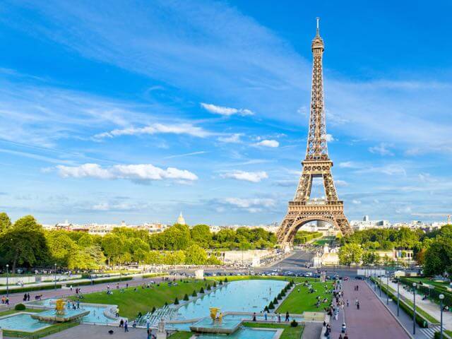 Book a flight and hotel in Paris with eDreams