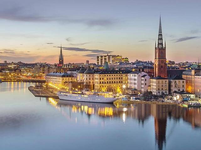 Book a flight and hotel in Stockholm with eDreams